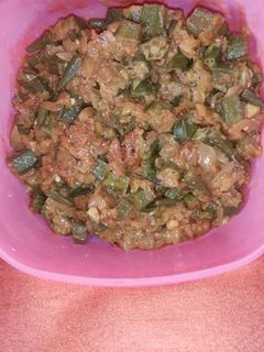 मसाला अनियन भिंडी (masala onion bhindi recipe in Hindi) रेसिपी मुख्य फोटो