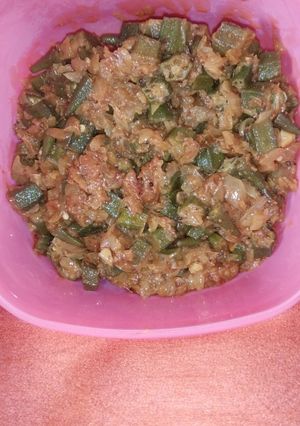 मसाला अनियन भिंडी (masala onion bhindi recipe in Hindi) रेसिपी मुख्य फोटो