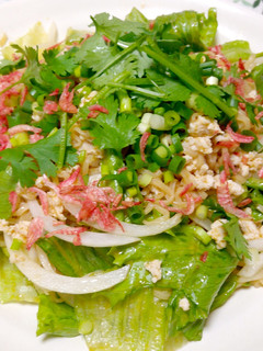 A picture of Ramen salada.