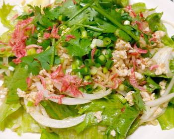 Unique Cuisine Ramen salada Savory Delicious