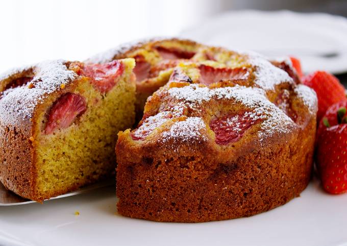 Easy Pistachio Cake with Strawberries🍓
