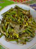 37. Tumis Sulur Campur Kecambah Dele