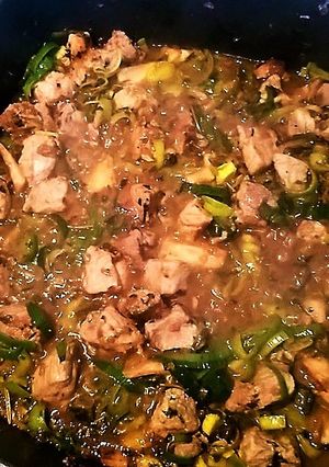 Gulyás medvehagymával és rozmaringgal recept fotója