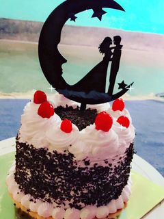 ब्लैक फ़ॉरेस्ट केक (black forest cake recipe in Hindi) रेसिपी मुख्य फोटो