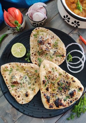 A picture of Garlic Butter Naan.
