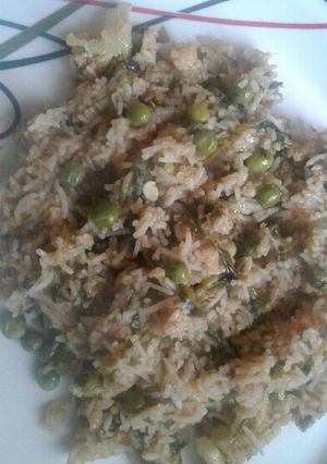 A picture of Matar methi pulav.