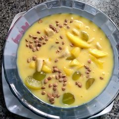 A picture of Creamy fruit custard.