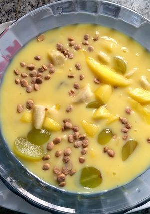 A picture of Creamy fruit custard.