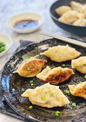 A picture of Chicken Chives Dumplings 🥟.