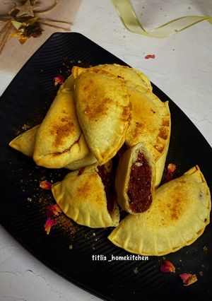 A picture of Baked Chocolate Gujiya Patties.