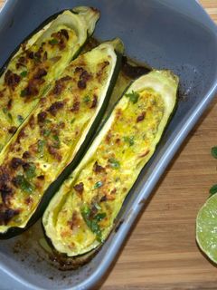 Une photo de 🌱Courgettes farcies, sauce vierge 🌱