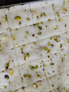 टेंडर कोकोनट बर्फी (tender coconut barfi recipe in Hindi) रेसिपी मुख्य फोटो