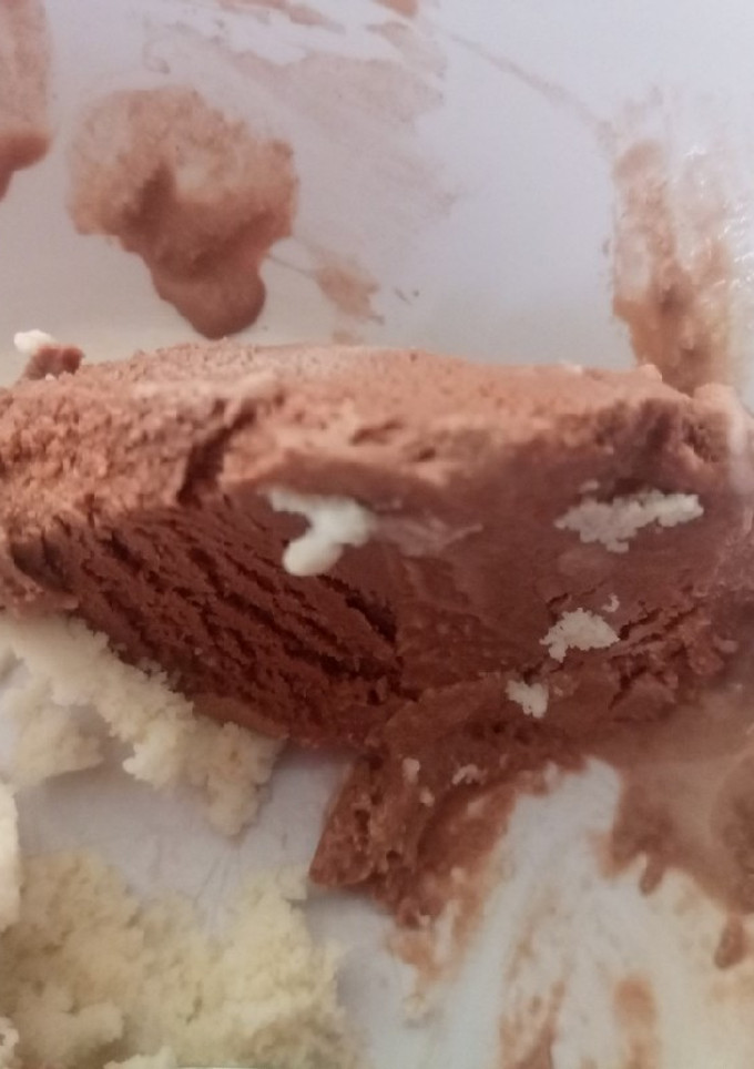 Una foto de Helado de chocolate en heladera