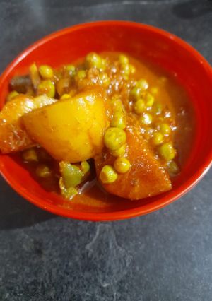 আলুর দম(Aloor dum recipe in Bengali) রেসিপির প্রধান ছবি