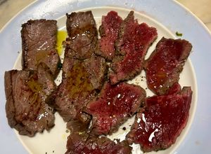 Foto di Straccetti di bavetta di manzo marinata in salsa teriyaki e cipolla