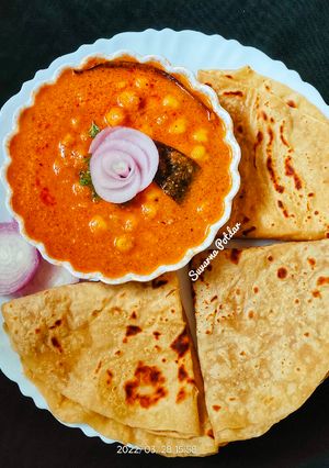 छोले मसाला (Chole masala recipe in marathi) रेसिपी चे मुख्य फोटो 