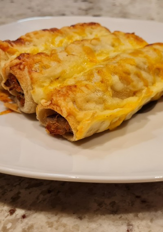 Una foto de Canelones de pollo asado y setas con pan de molde