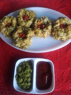 કટકી દુધીના રીંગ મુઠીયા(dudhi na muthiya in Gujarati) રેસીપી મુખ્ય ફોટો