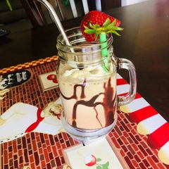 Strawberry Chocolate Milkshake || No Icecream|| No Sugar||No Artificial Color A picture of Strawberry Chocolate Milkshake || No Icecream|| No Sugar||No Artificial Color.
