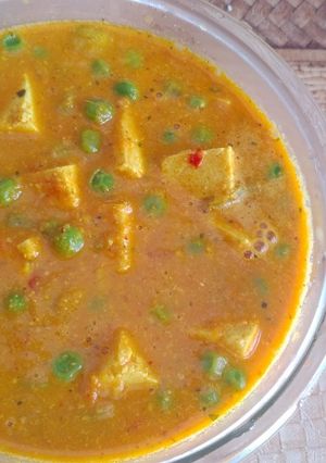 A picture of Tofu matar masala.