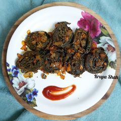 Patra (Gujarati farsan from Arbi leaves) A picture of Patra (Gujarati farsan from Arbi leaves).