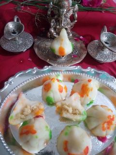 सूजी के मोदक (उकड़ीचे मोदक) रेसिपी मुख्य फोटो
