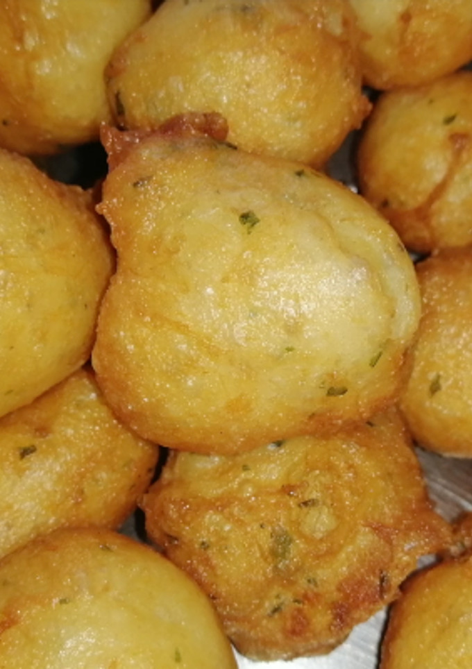 Una foto de Buñuelos esponjosos de bacalao