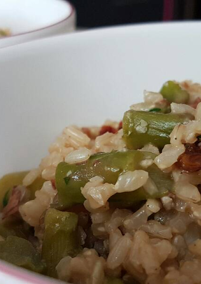 Una foto de Arroz integral con tomate seco y trigueros