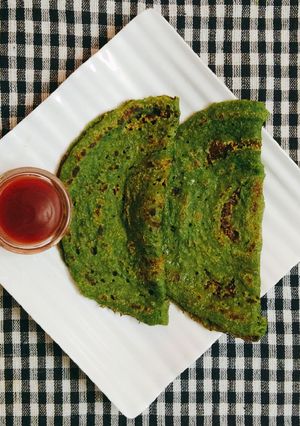 A picture of Spinach Rava Dosa.