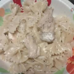 A picture of Creamy Garlic Basil Chicken.
