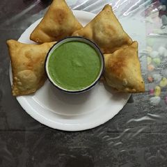 Halwai style khasta samosa A picture of Halwai style khasta samosa.