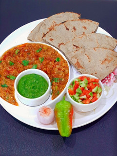રીંગણ નો ઓળો (Ringan Oro Recipe In Gujarati) રેસીપી મુખ્ય ફોટો