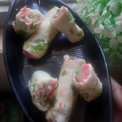A picture of Cream cheese with vegetable rolls.