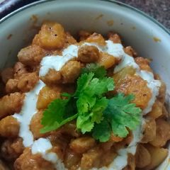 A picture of Soya aloo gravy.