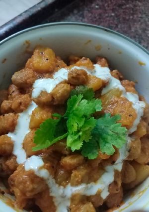 A picture of Soya aloo gravy.