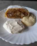 Strudel de Manzana con salsa y helado