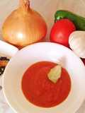 Sofrito de cebolla, tomates y pimientos