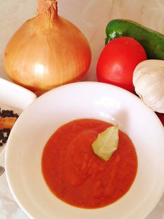 Una foto de Sofrito de cebolla, tomates y pimientos
