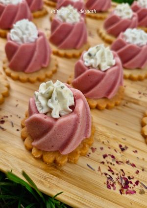 Une photo de Panna cottas betterave rouge biscuit parmesan
