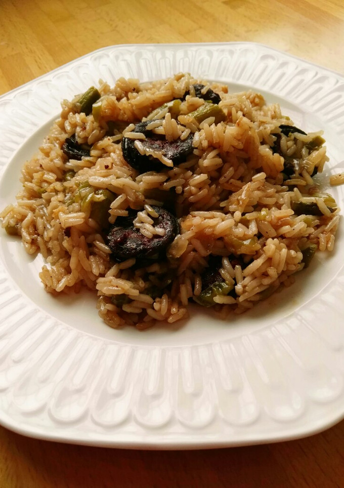 Una foto de Arroz con morcilla
