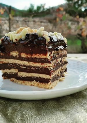 Una foto de Tarta de chocolate y galletas tostadas 💗💗