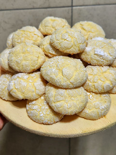Una foto de Galletitas craqueladas de limón sin TACC 🍋💛