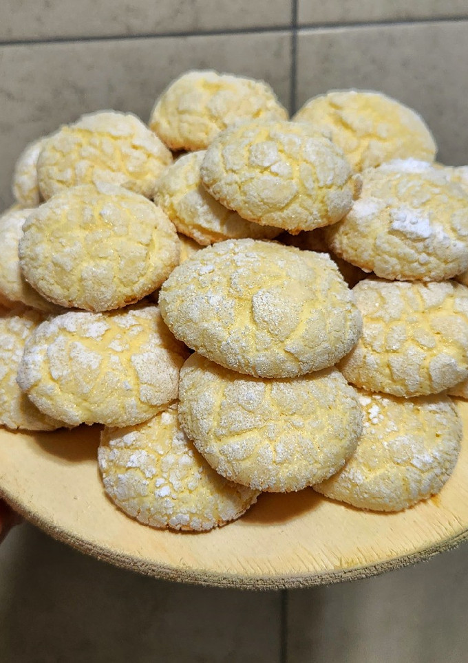 Una foto de Galletitas craqueladas de limón sin TACC 🍋💛
