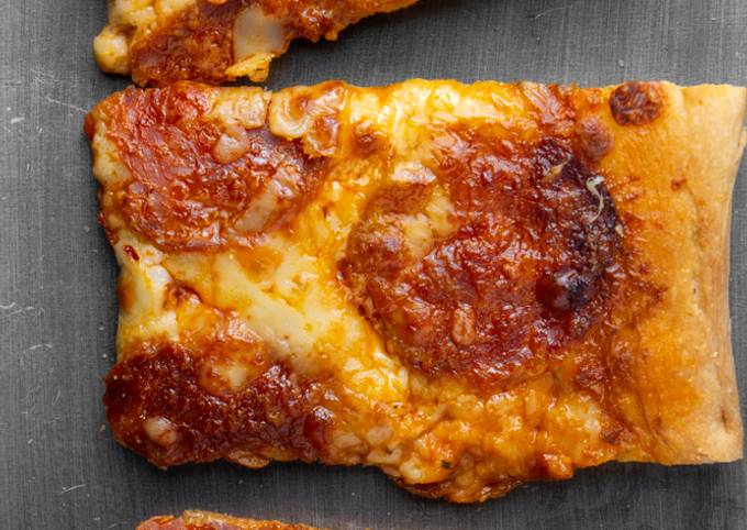 Cách Làm Món Pizza Pepperoni Đế Giòn - Crispy Pepperoni Pizza Của Linh -  Cookpad