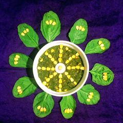 A picture of Corn Palak Curry.