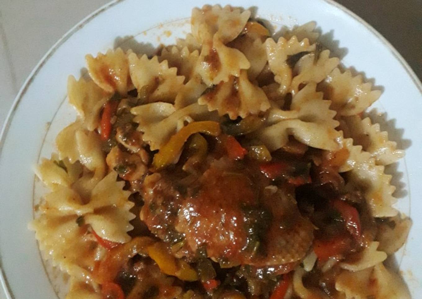 Farfalle Pasta in Chicken Tomato sauce