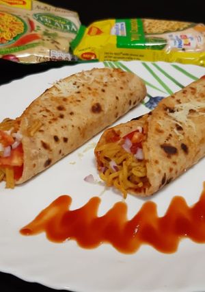 मैगी रोल (maggi roll recipe in hindi) रेसिपी मुख्य फोटो
