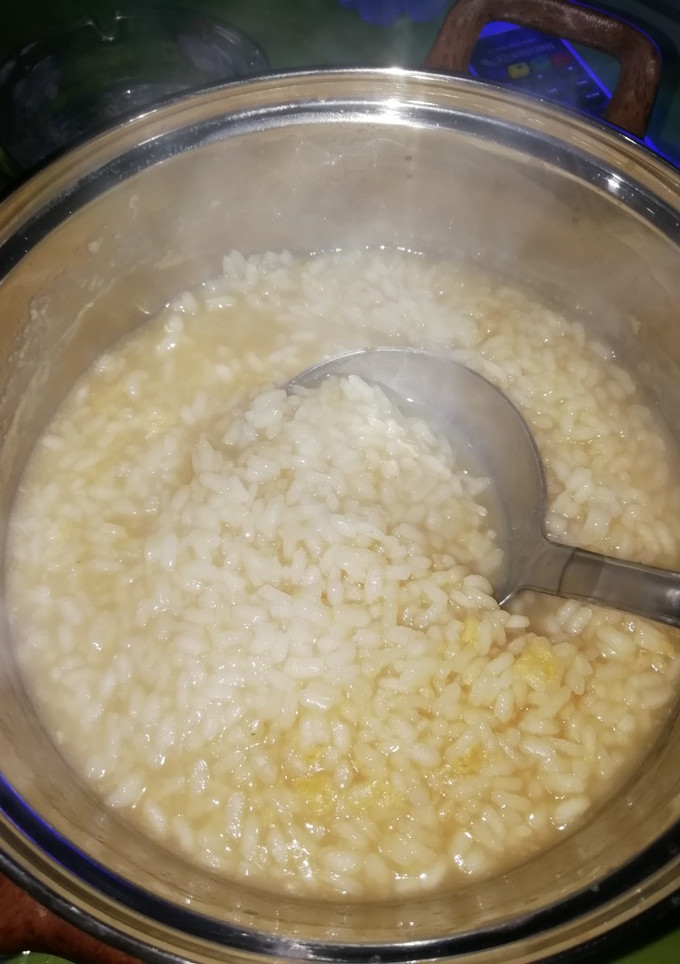 Una foto de Caldo de aprovechamiento, Sopa de Arroz
