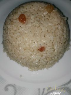 صورة لوصفة رز بالبصل والزبيب