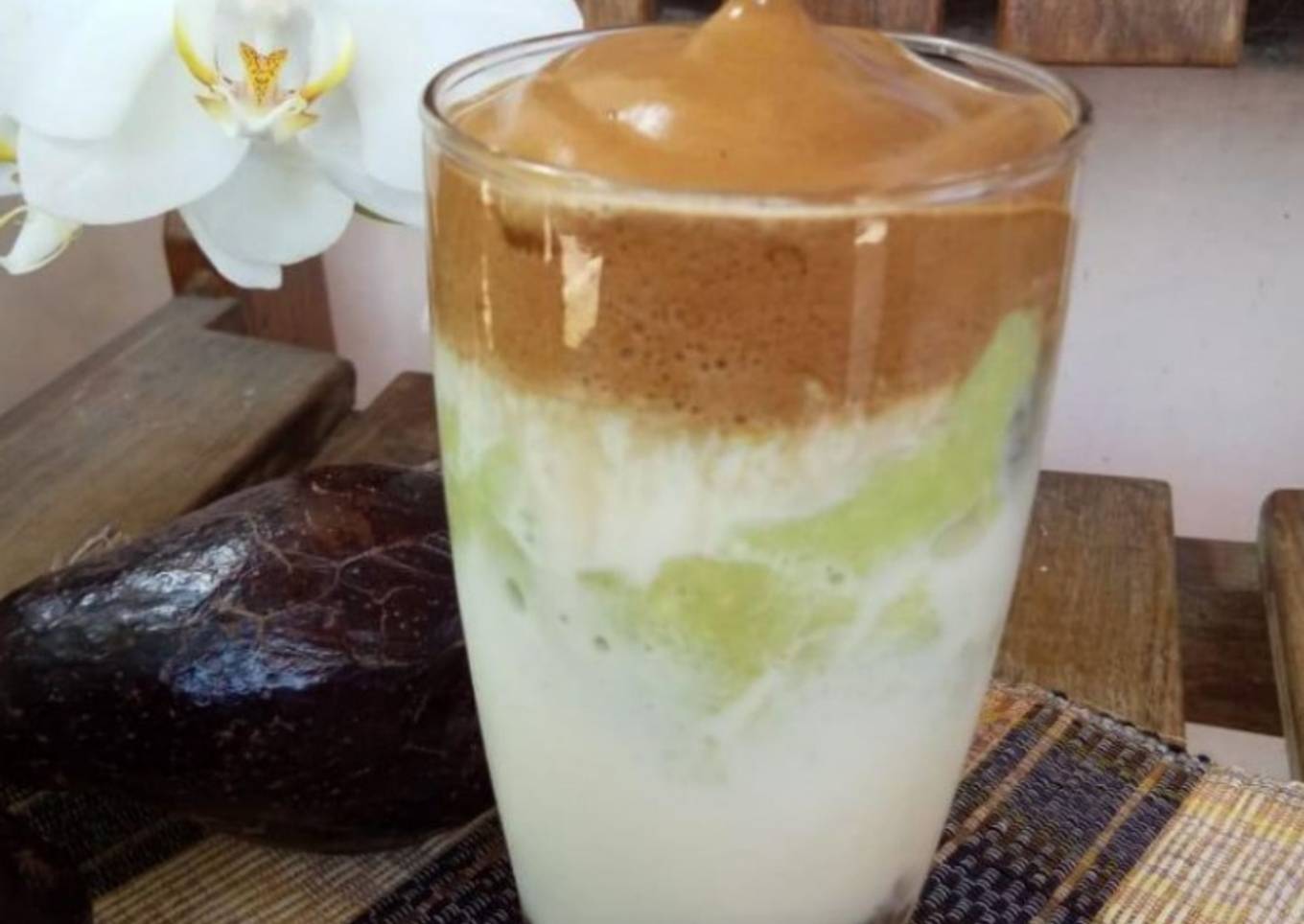 Avocado Dalgona Coffee